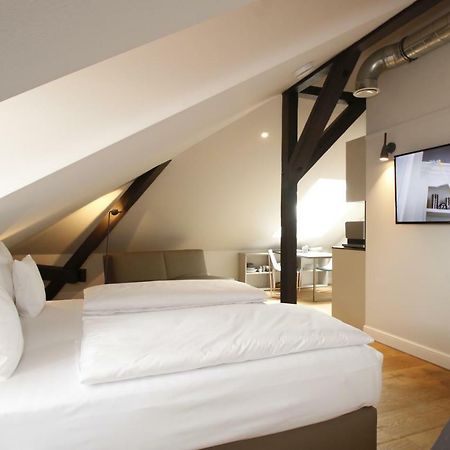 Amelie No 1 Hotel & Appartements ลันเดาอินแดร์ฟัลซ์ ภายนอก รูปภาพ