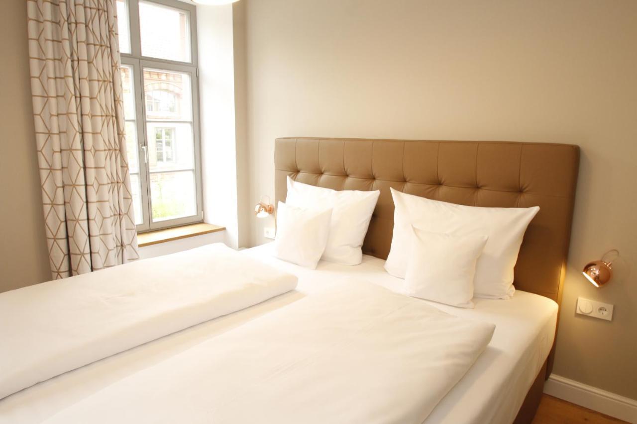 Amelie No 1 Hotel & Appartements ลันเดาอินแดร์ฟัลซ์ ภายนอก รูปภาพ