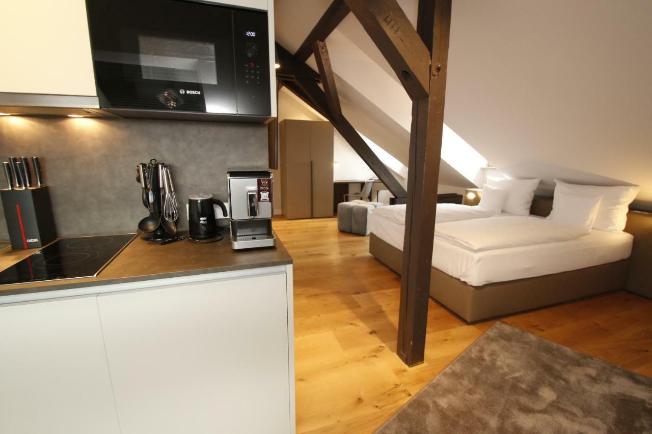 Amelie No 1 Hotel & Appartements ลันเดาอินแดร์ฟัลซ์ ภายนอก รูปภาพ
