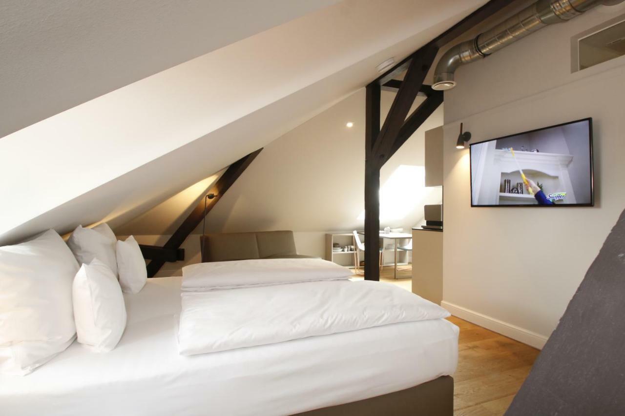 Amelie No 1 Hotel & Appartements ลันเดาอินแดร์ฟัลซ์ ภายนอก รูปภาพ