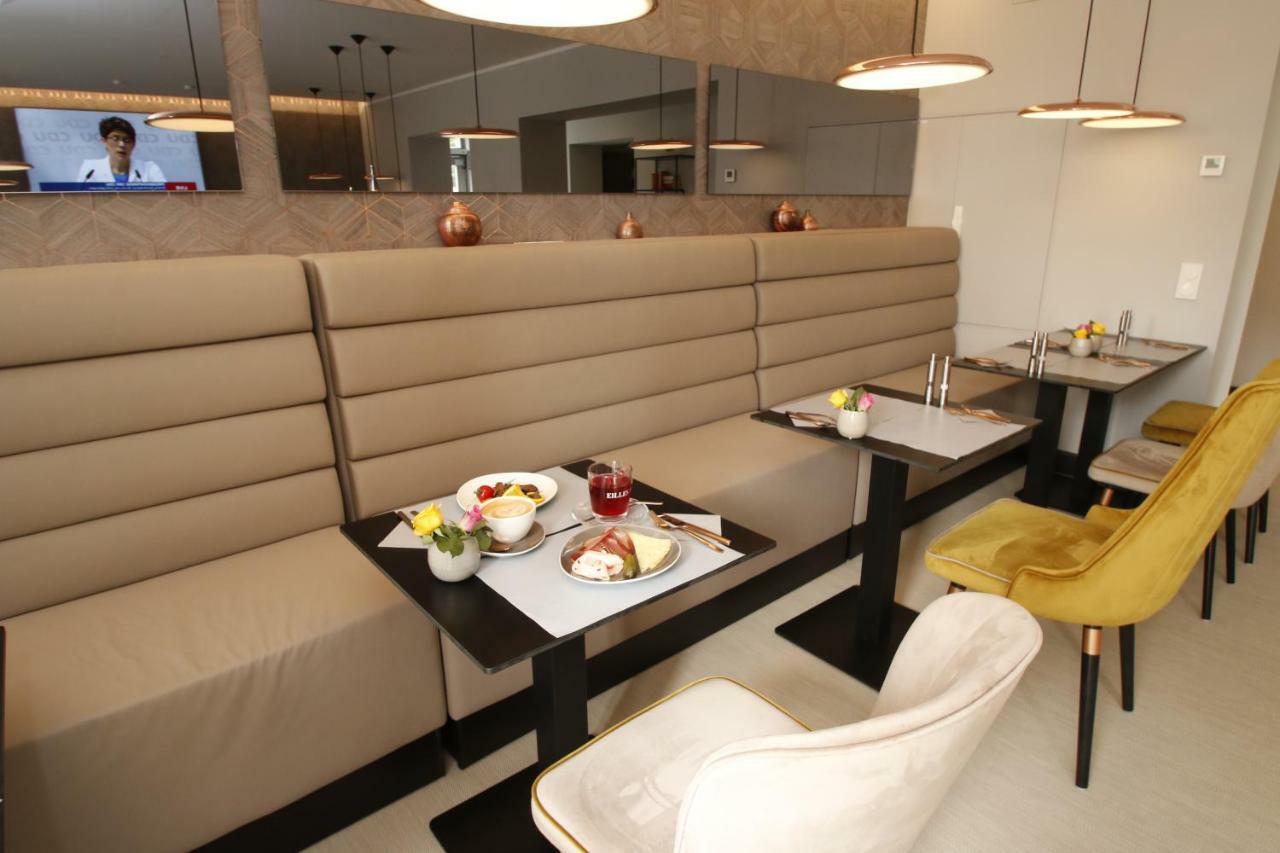 Amelie No 1 Hotel & Appartements ลันเดาอินแดร์ฟัลซ์ ภายนอก รูปภาพ